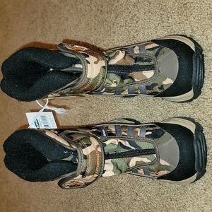 Brand new kids boots. Size kids 11.